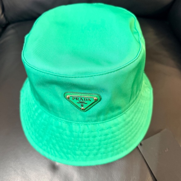 WOMEN'S PRADA GREEN RE-NYLON BUCKET HAT LOGO PLAQUE ONE SIZE - Picture 6 of 6